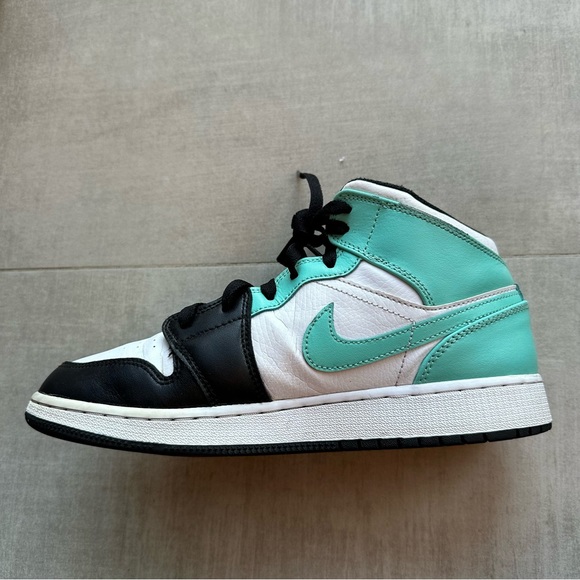 Nike Air Jordan Tropical Twist - 6.5🔥 - Picture 8 of 9